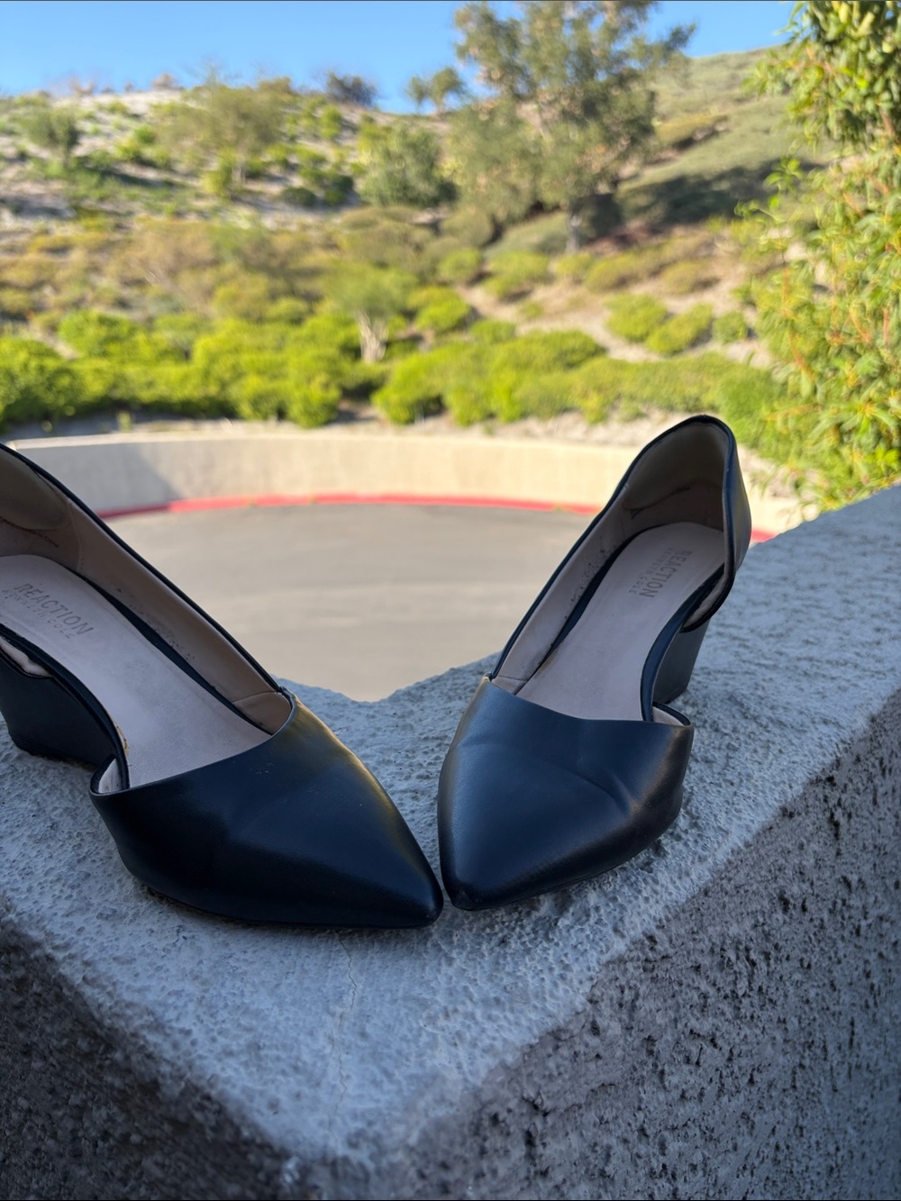 Reaction Kenneth Cole Black Pointed-Toe D'Orsay Pumps